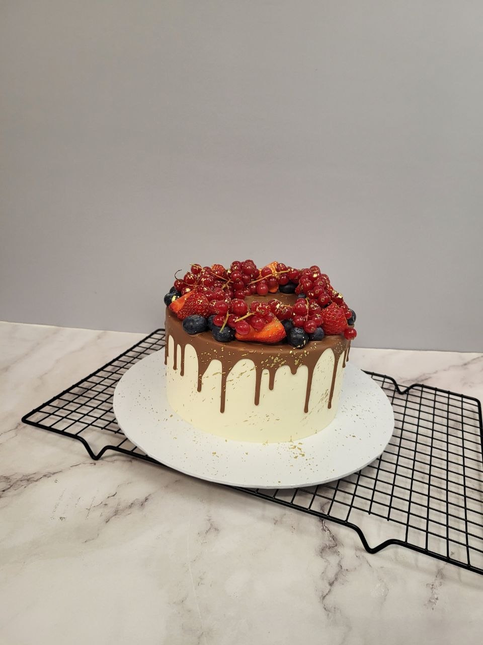 Šventinis tortas su uogomis